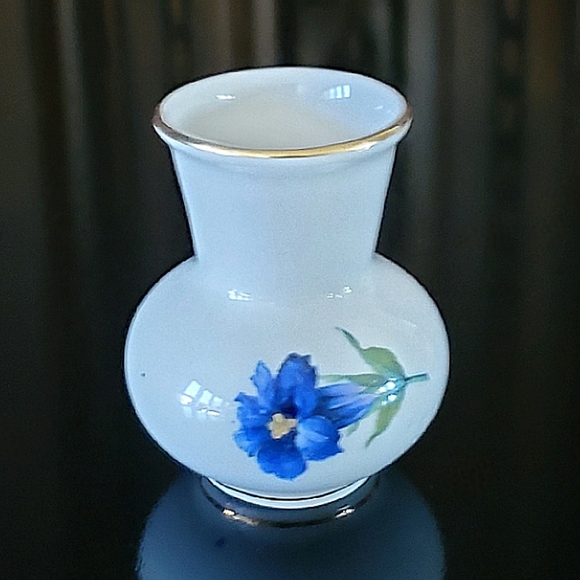 Vntg Bavarian Blue 💙 Gentian Flower 2 1/2" Bud Vase Toothpick Holder Germany - Picture 2 of 13